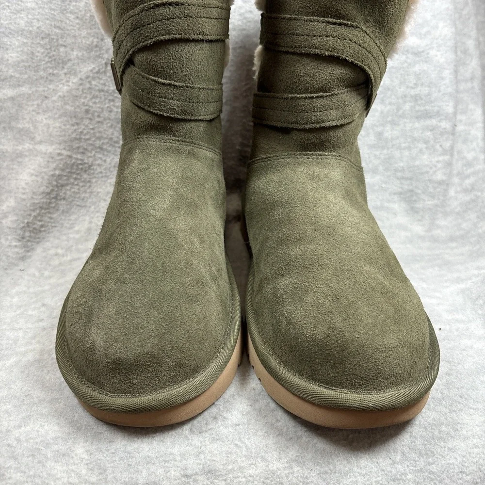 Koolaburra UGG‎ Short Boot Sz 9 Suede Olive Green Faux Fur Strap Delene Cozy EUC